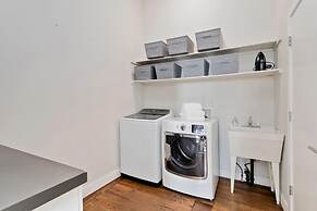 THE PENTHOUSE loft in the heart of Old Town!