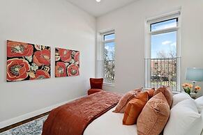 THE PENTHOUSE loft in the heart of Old Town!