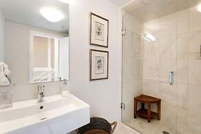 THE PENTHOUSE loft in the heart of Old Town!