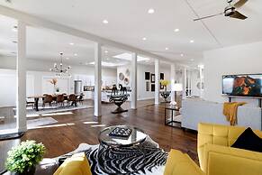 THE PENTHOUSE loft in the heart of Old Town!