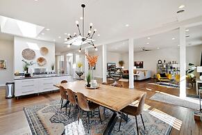 THE PENTHOUSE loft in the heart of Old Town!