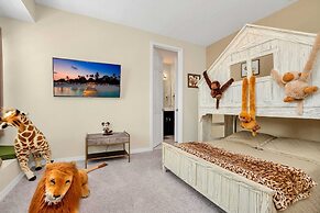 Luxurious Villa With Modern Decor and Huge Pool in Upscale Resort! #6s