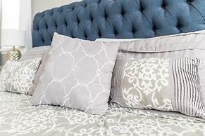 Luxurious Villa With Modern Decor and Huge Pool in Upscale Resort! #6s