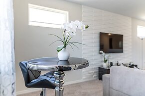 Luxurious Villa With Modern Decor and Huge Pool in Upscale Resort! #6s