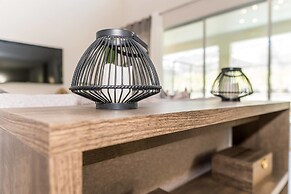 Luxurious Villa With Modern Decor and Huge Pool in Upscale Resort! #6s