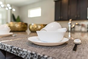 Luxurious Villa With Modern Decor and Huge Pool in Upscale Resort! #6s