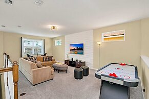 Luxurious Villa With Modern Decor and Huge Pool in Upscale Resort! #6s