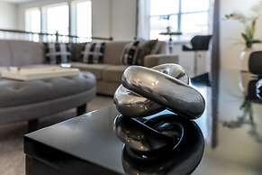 Luxurious Villa With Modern Decor and Huge Pool in Upscale Resort! #6s