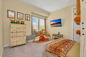 Luxurious Villa With Modern Decor and Huge Pool in Upscale Resort! #6s