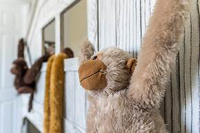 Luxurious Villa With Modern Decor and Huge Pool in Upscale Resort! #6s