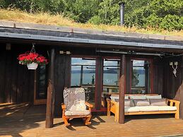 Beautiful 3 Bed Cottage in Ytteroy, With Seaview