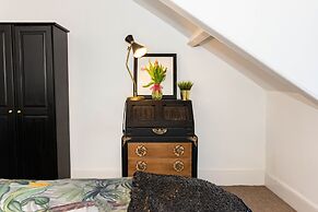 5-bed House With Distant sea Views in Plymouth