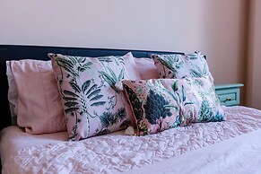 5-bed House With Distant sea Views in Plymouth