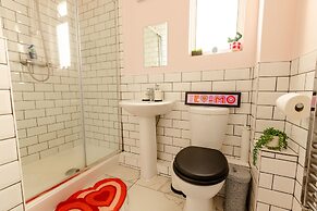 5-bed House With Distant sea Views in Plymouth