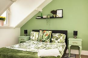 5-bed House With Distant sea Views in Plymouth