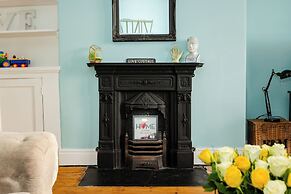 5-bed House With Distant sea Views in Plymouth