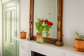 5-bed House With Distant sea Views in Plymouth