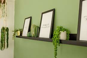 5-bed House With Distant sea Views in Plymouth