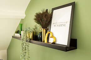 5-bed House With Distant sea Views in Plymouth