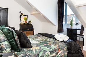 5-bed House With Distant sea Views in Plymouth