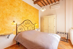 Poppy apt with shared pool