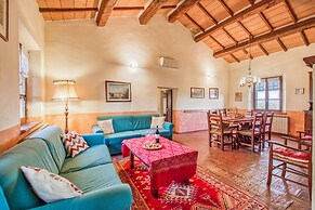 Rosehip apt with shared pool