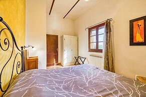 Rosehip apt with shared pool