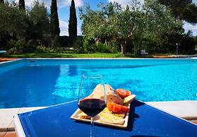 Rosehip apt with shared pool