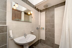 Andreas Studio Perissa in Santorini