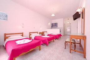 Andreas Studio Perissa in Santorini