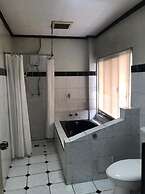 OYO 742 Blythe 888 De Jardin Transient House