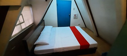 OYO 742 Blythe 888 De Jardin Transient House