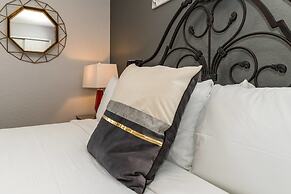 Vibrant Home With Spacious Pool Home and Free Waterpark! #5wh723