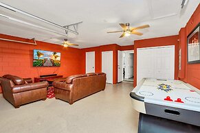 Vibrant Home With Spacious Pool Home and Free Waterpark! #5wh723