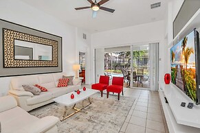 Vibrant Home With Spacious Pool Home and Free Waterpark! #5wh723
