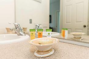 Vibrant Home With Spacious Pool Home and Free Waterpark! #5wh723