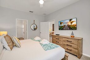 Vibrant Home With Spacious Pool Home and Free Waterpark! #5wh723