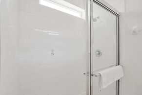 Vibrant Home With Spacious Pool Home and Free Waterpark! #5wh723