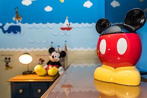 Vibrant Home With Spacious Pool Home and Free Waterpark! #5wh723