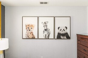 Vibrant Home With Spacious Pool Home and Free Waterpark! #5wh723