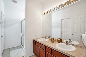 Vibrant Home With Spacious Pool Home and Free Waterpark! #5wh723