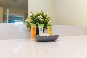 Posh and Spacious 3BD Condo With Patio, Pond View and Close to Disney!