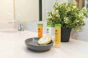 Posh and Spacious 3BD Condo With Patio, Pond View and Close to Disney!