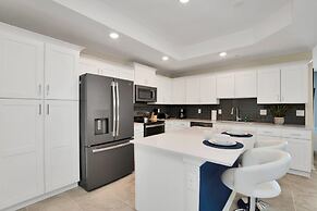 Posh and Spacious 3BD Condo With Patio, Pond View and Close to Disney!