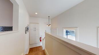 Mulberry Place: A Charming Cottage Near Old Town!