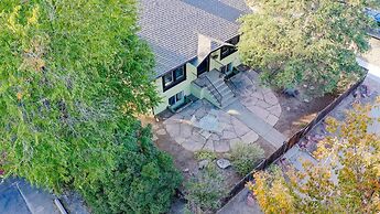 Mulberry Place: A Charming Cottage Near Old Town!