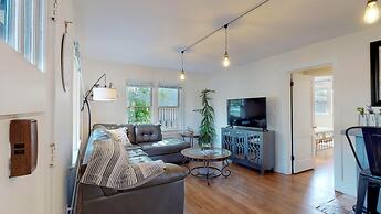 Mulberry Place: A Charming Cottage Near Old Town!