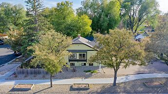 Mulberry Place: A Charming Cottage Near Old Town!