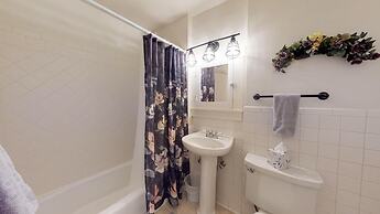 Mulberry Place: A Charming Cottage Near Old Town!