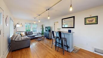 Mulberry Place: A Charming Cottage Near Old Town!